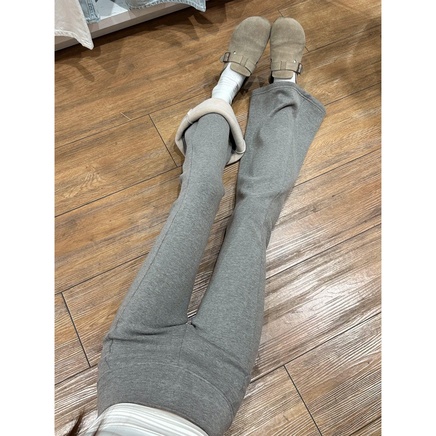 灰色加绒微喇叭裤女秋冬