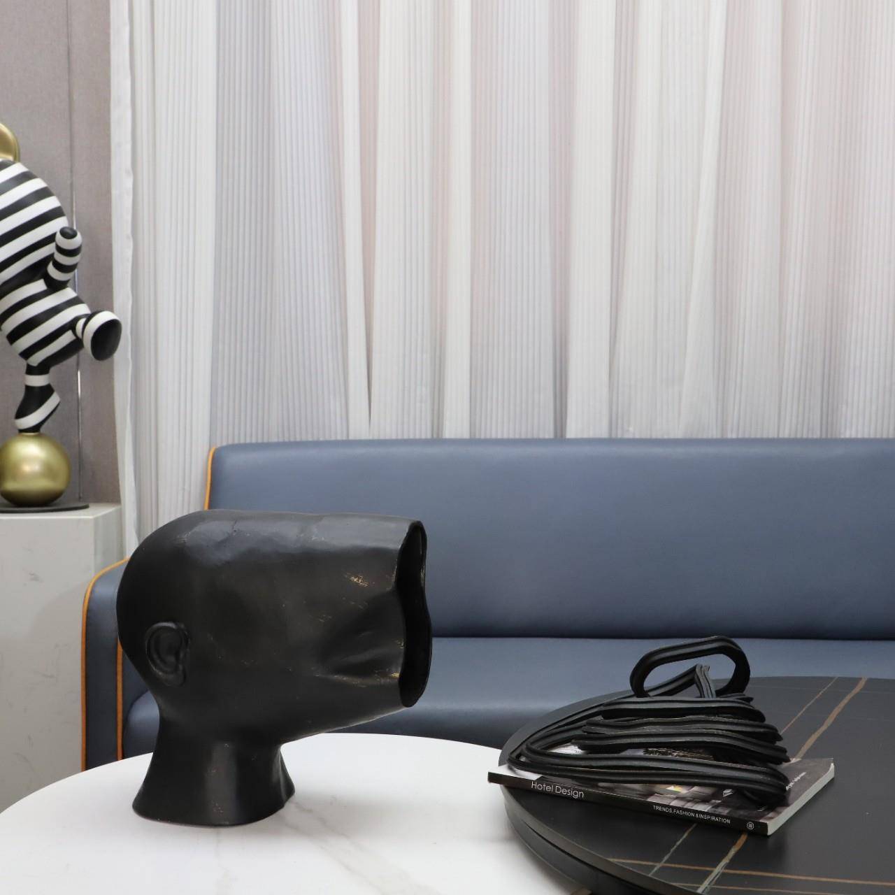 北欧简约长脸人缠绕金属创意摆件玄关电视柜客厅样板房家居装饰品