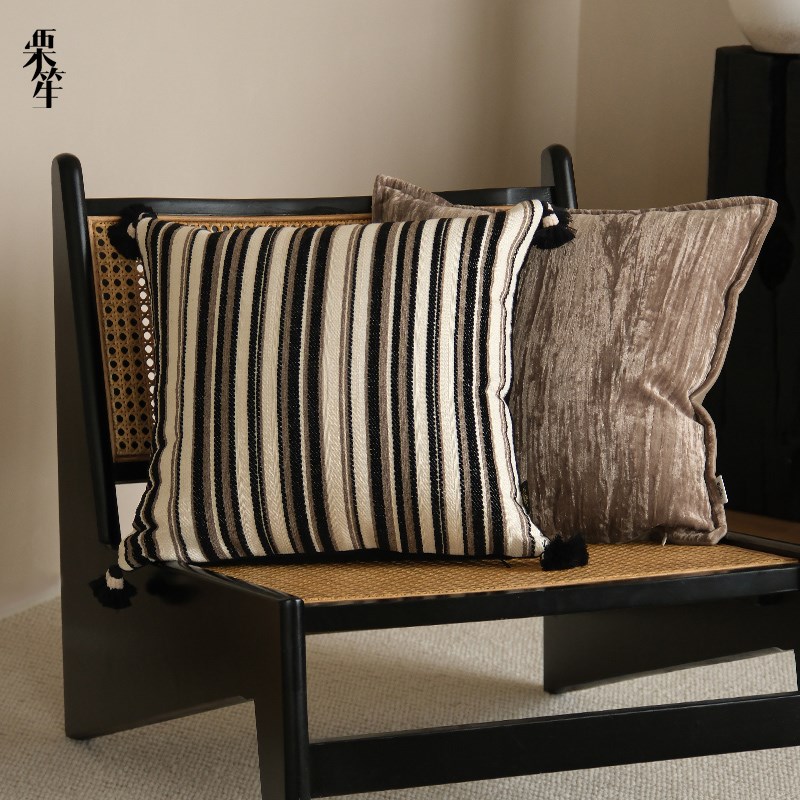 现代简约轻奢中古黑咖条纹流苏抱枕床头靠垫酒店U民宿靠枕高级感