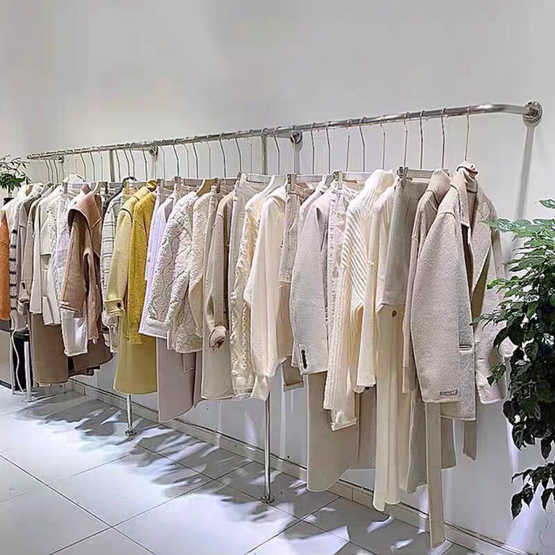 服装店展示架不锈钢拉丝银女装店货架专用架子墙上壁挂式陈列衣架图片
