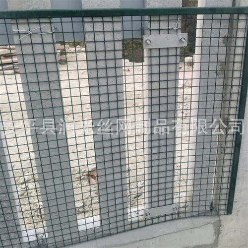 铁路路基刺丝滚笼支架高铁水泥栅栏加高加密金属网片密目网厂家