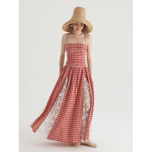 签儿2025新款法式复古吊带度假连衣裙女夏红白格拼接蕾丝大摆长裙