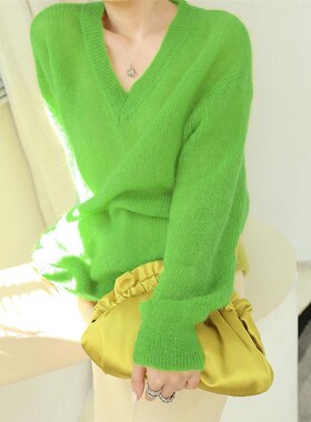 巨好穿软软糯糯!好版型~超好看很仙的马海毛绿色V领针织衫上衣女