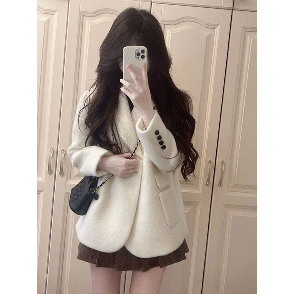 白色短款呢子大衣女2025