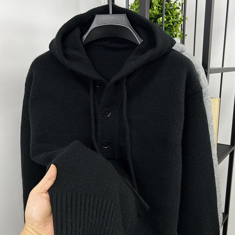 经典黑色连帽半开领毛衣