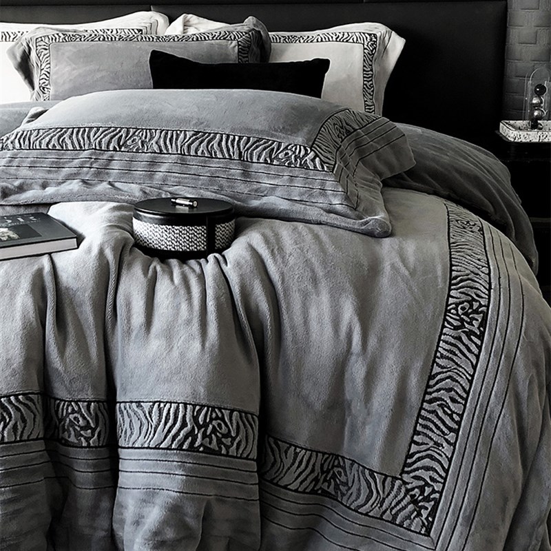 冬季轻奢风保暖双面牛奶绒u四件套简约刺绣加绒高级感被套床上用