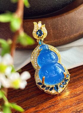 复古中式风格轻奢小众玉石吊坠女高品质天然蓝玉髓葫芦吊坠
