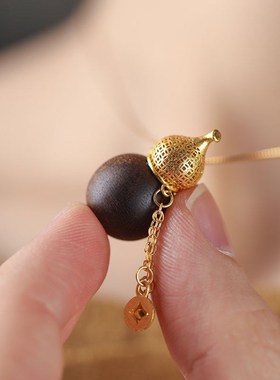 新中式复古精致气质显白奇楠沉香吊坠女金色葫芦项链简约气质个性