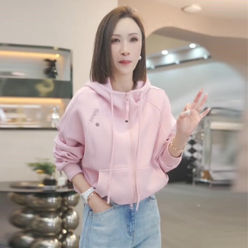 粉色连帽卫衣女春秋薄款2025年新款宽松休闲显瘦小个子开衫短外套
