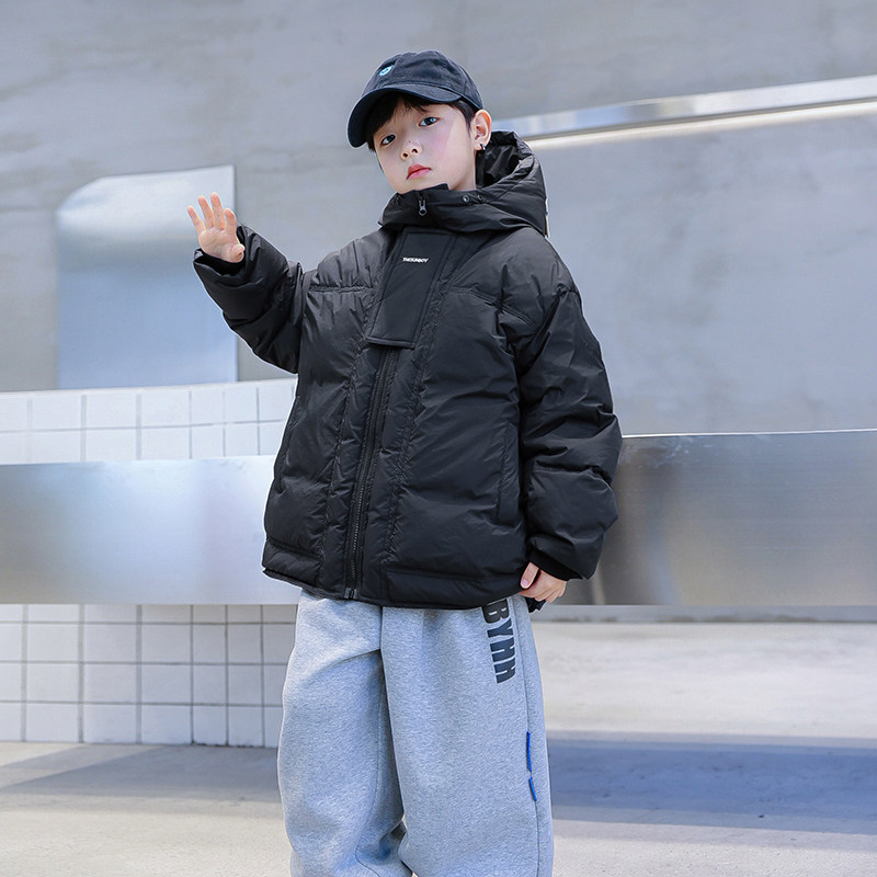 男大童冬季帅气加厚工装连帽羽绒服2025新款儿童冬装防寒免洗外套