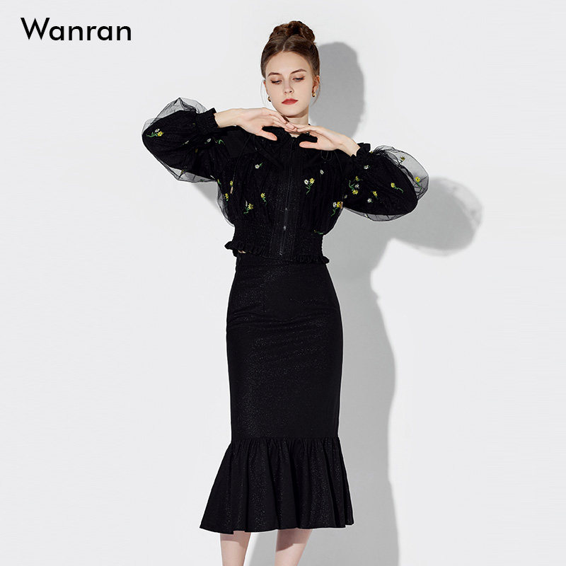 2024春装新气质拼接网纱绣花灯笼袖短上衣包臀荷叶边显瘦半裙套装