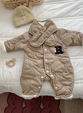 婴儿连身衣秋冬绗棉男宝宝外出棉服新生儿韩版加绒保暖爬服送围巾