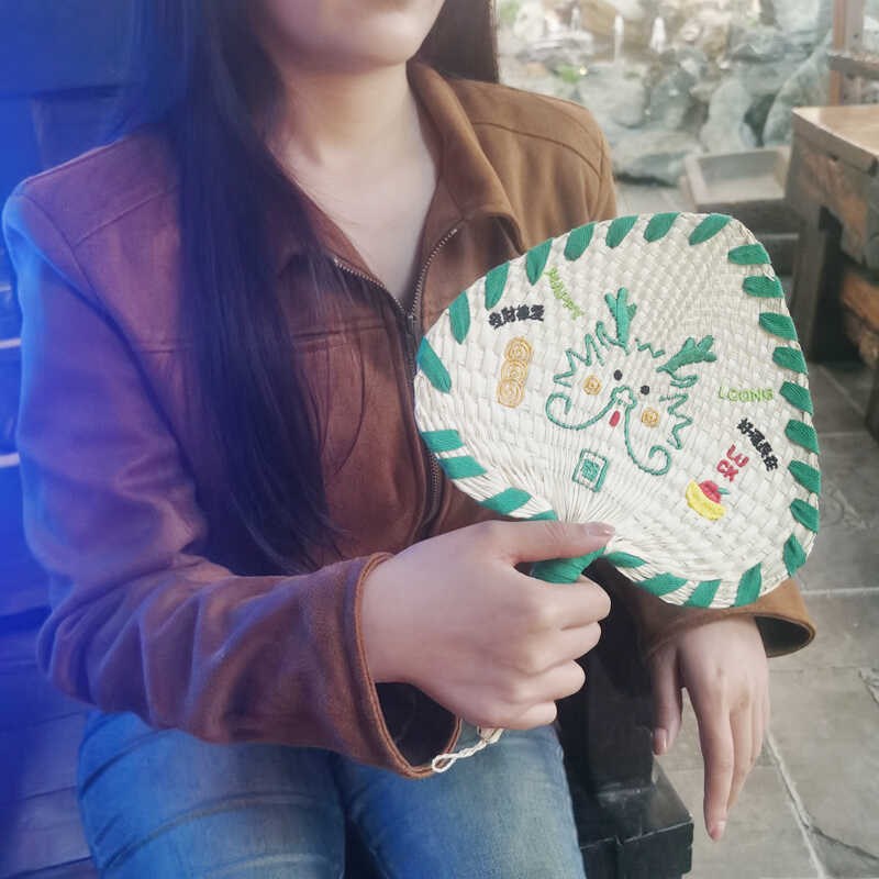 龍年新款手工草编蒲扇棕叶扇刺绣蒲扇便携发财扇子手摇Y芭蕉扇定