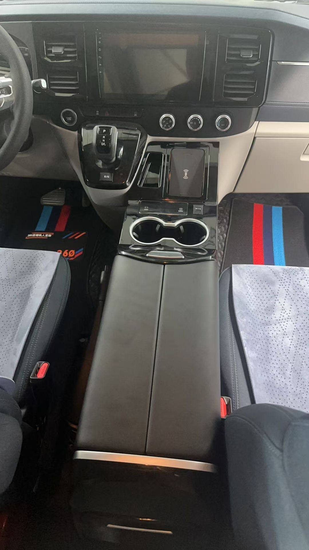 江铃福顺JMC改装房车高端扶手箱储物盒