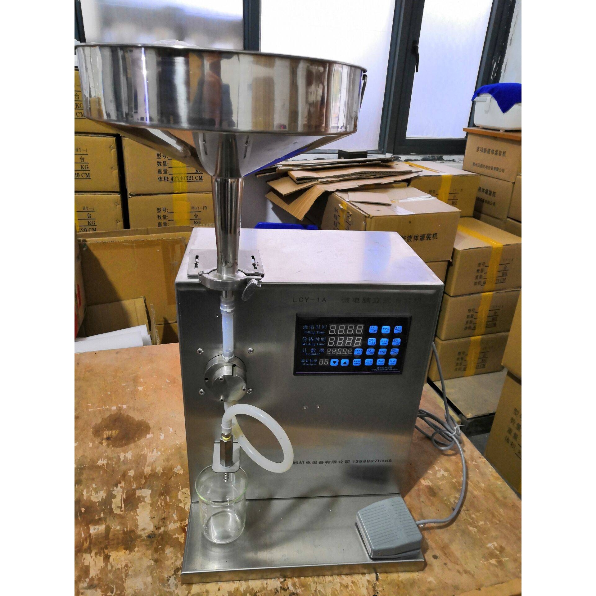 立式不锈钢磁力泵粘稠液体一次性小包装沐浴露洗面奶灌装机LCY-1A