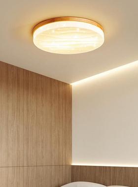 北欧卧室灯温馨简约吸顶灯超薄房间灯实木创意圆形日式灯具led