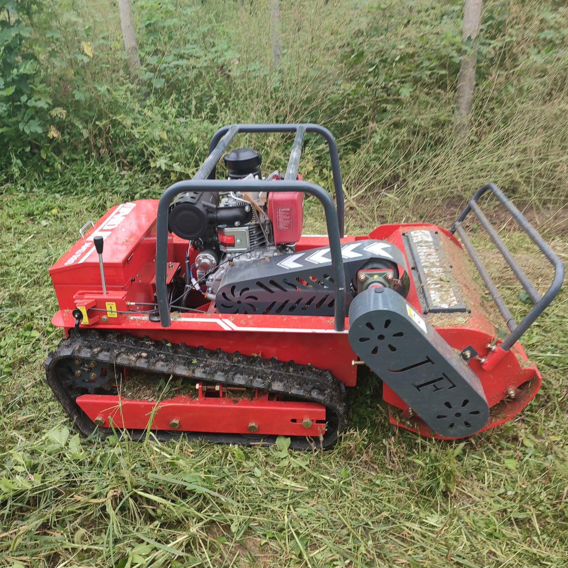 全自动新型遥控履带式割草机 山地爬坡开荒割草机 低矮果园碎草机