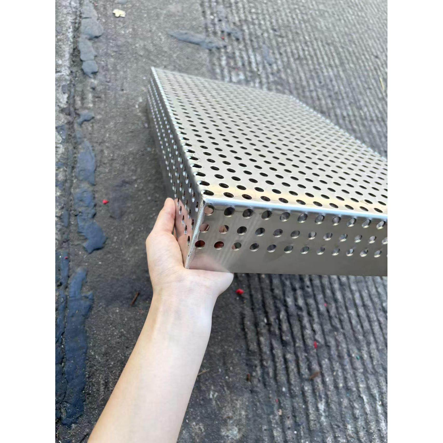 定制不锈钢304烤箱盘网盘201冲孔板隔漏网板接水盘环保盘特大盘