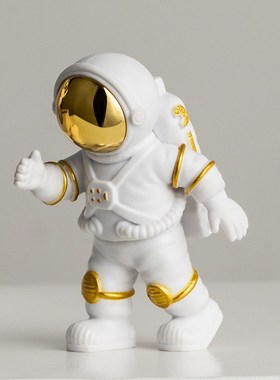 新款车载宇航员太空人桌面饰品汽车中控台摆件小人装饰情人节贴心