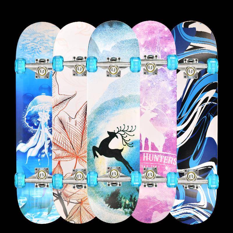 新款青少年四轮双翘滑板儿童少年炫酷发光轮刷街枫木减震通用滑板