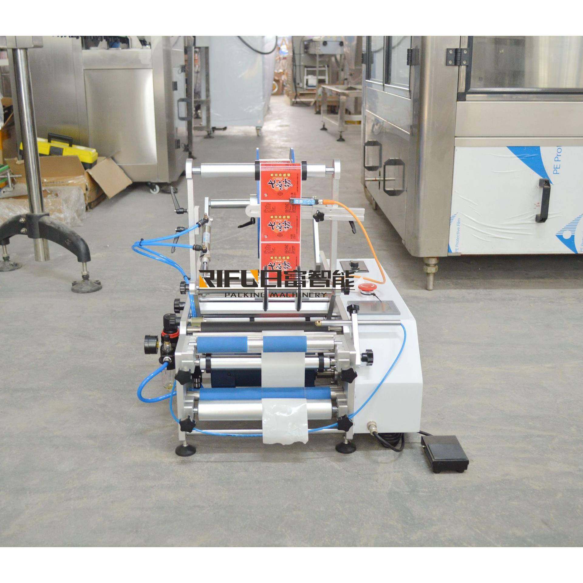 半自动圆瓶贴标机 卧式圆瓶酒瓶消毒液瓶塑料瓶不干胶贴标设备