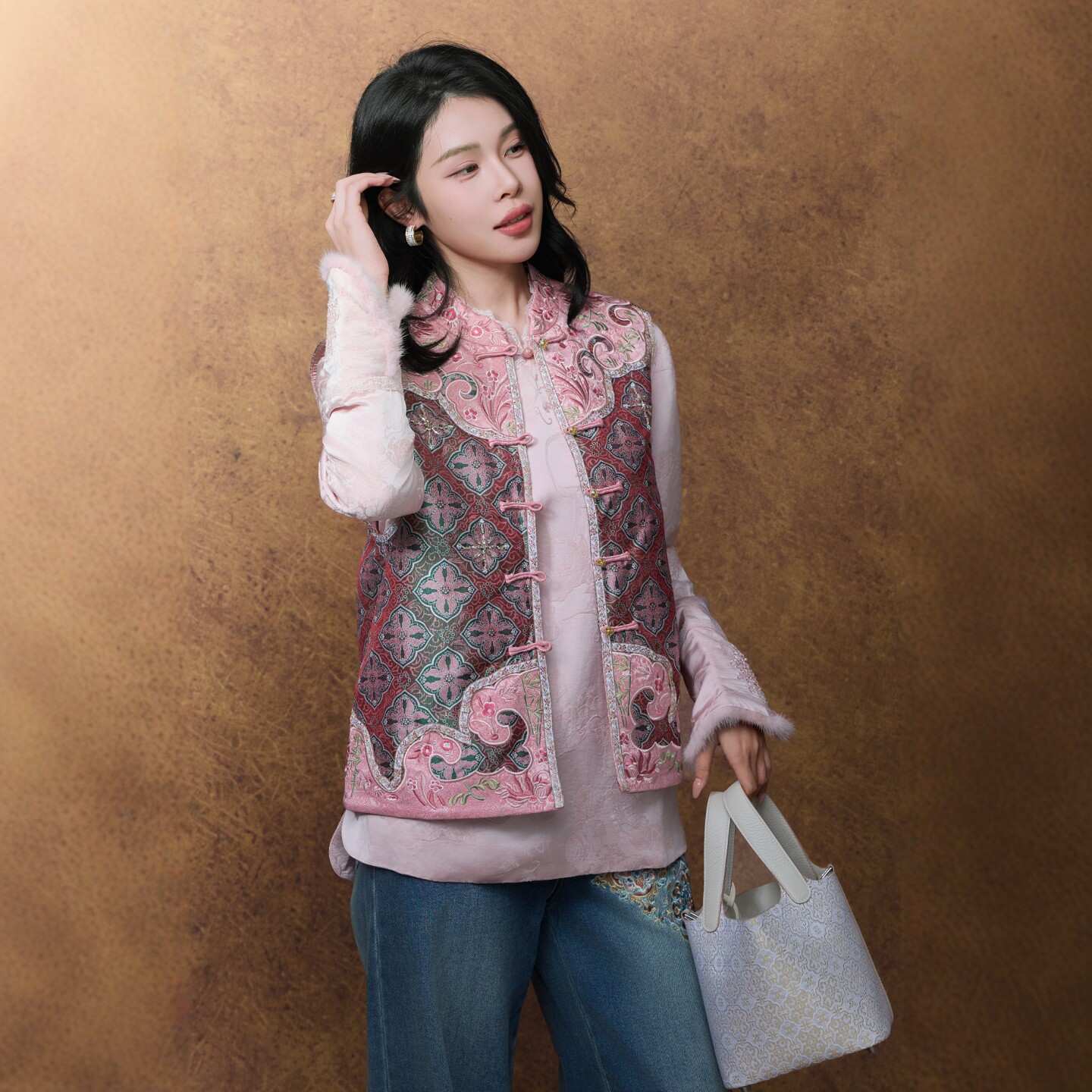 高端真桑蚕丝蜀锦马甲驼绒刺绣新中式国风夹棉上衣新款秋冬女装,女装/女士精品,马夹,淘宝优惠券,粉丝福利购,淘宝优惠卷