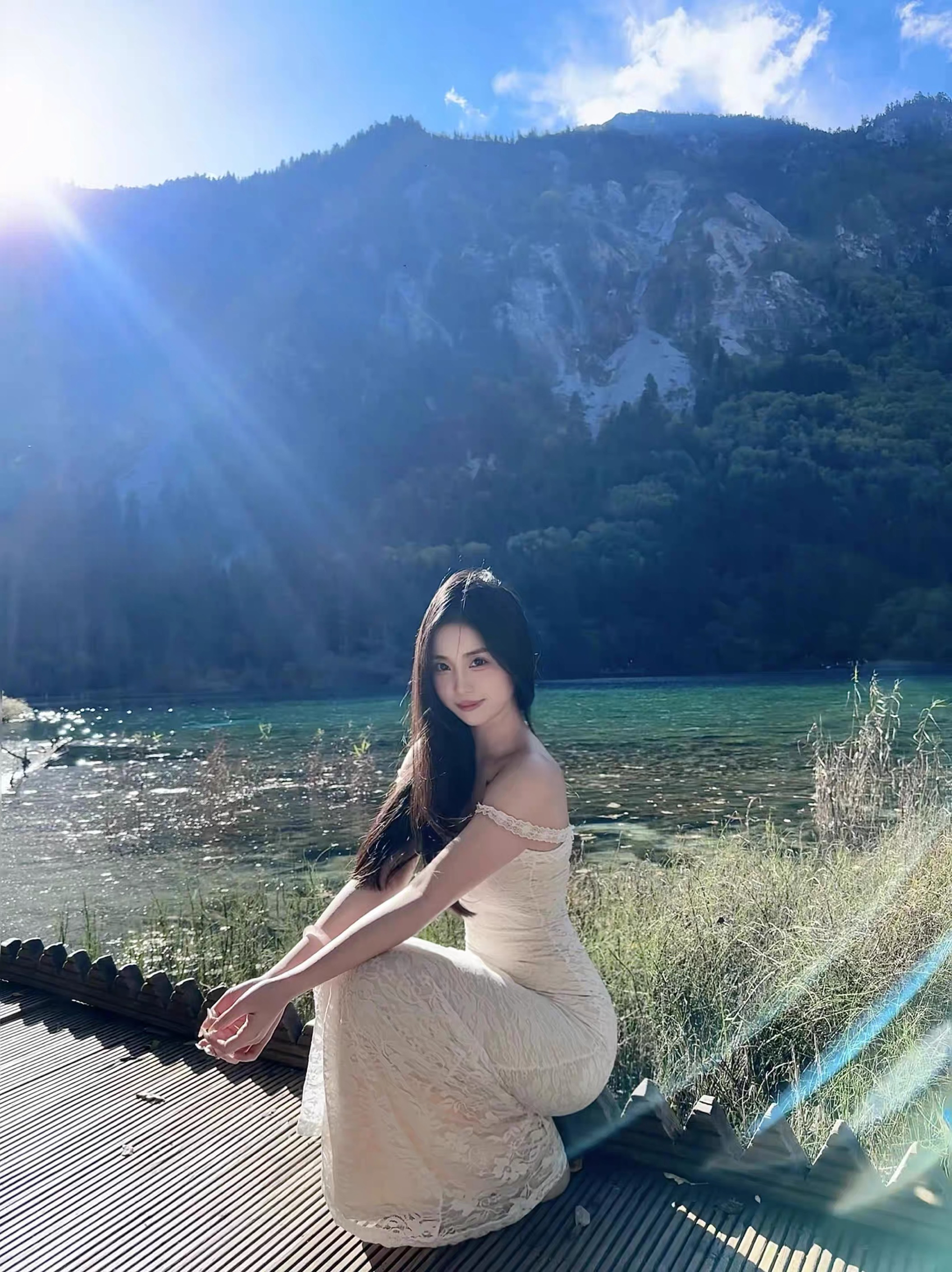 云南大理丽江穿搭出游氛围感度假抹胸连衣裙女夏收腰显瘦绝美长裙