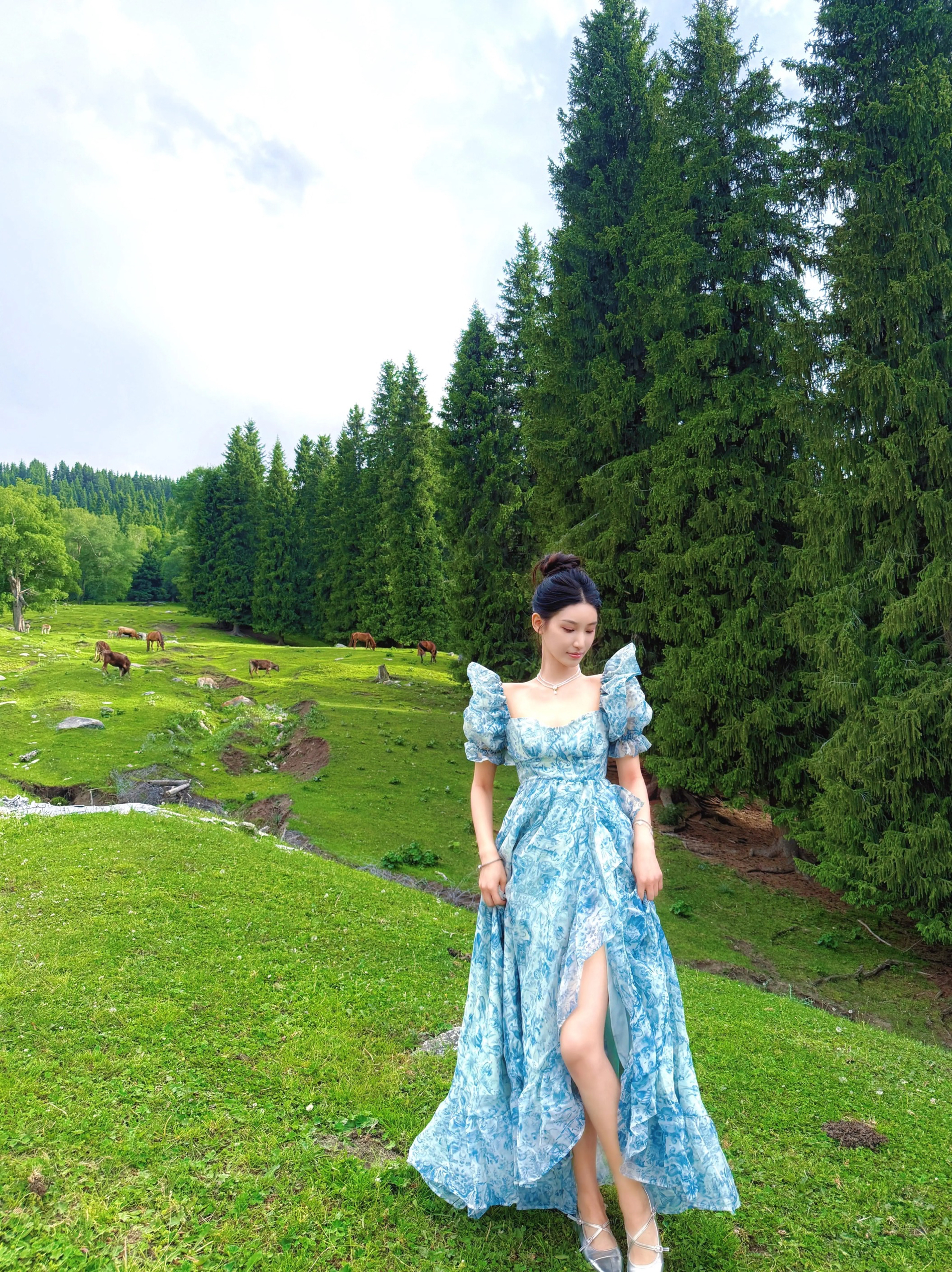 新疆赛里木湖旅游穿搭女装多巴胺超仙连衣裙夏季高级感显瘦