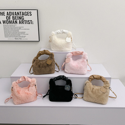冬天手提包仙女毛绒包女时尚单肩斜挎包秋毛毛包百搭网红包吊牌包