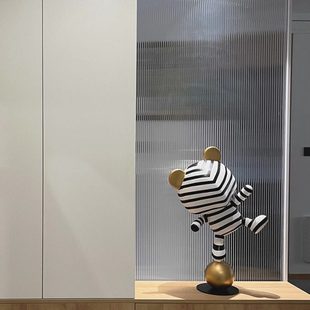 奶油网红条纹熊落地大型摆件客厅电视柜沙发旁玄关样板间创意装 饰