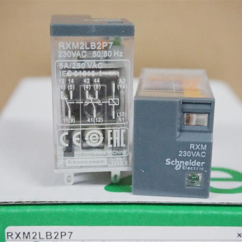 小型中间电磁继电器 RXM2LB2P7 230VAC/2组 5A