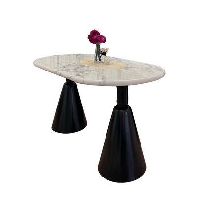 法式奶油风大理石圣杯餐桌黑色椭圆形岩板餐桌家用网红餐桌椅