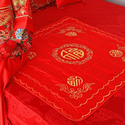 结婚用品新人坐福垫喜被子女婚房装饰手工刺绣新娘床上陪嫁坐福被