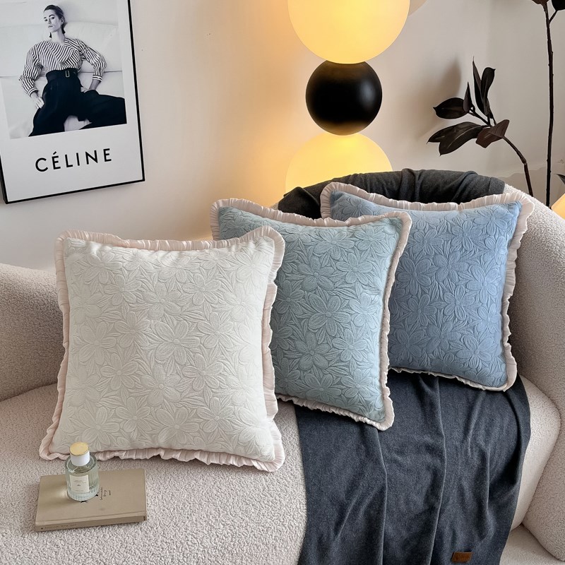 高端抱枕沙发客厅飘窗p靠背雕花绒花边抱枕腰靠枕奶油白法式北欧