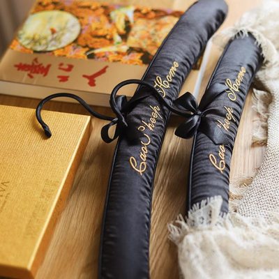 黑金思念 | 39CM10支装 欧式奢华大户型布艺刺绣海绵无痕衣架礼物