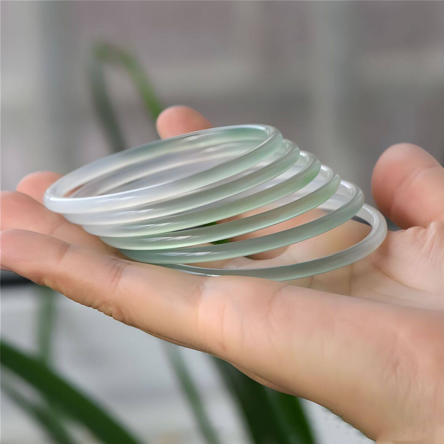 玉髓手镯半山半水细线镯叮当镯女款半绿半白油青玛瑙玉石手镯