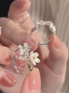 山茶花戒指闺蜜简约立体花朵ins小众设计轻奢高级感开口可调节