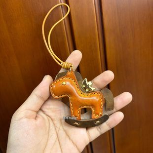 牛皮小马挂件头层牛皮马上有钱金元宝挂包包小马挂件钥匙扣手缝小