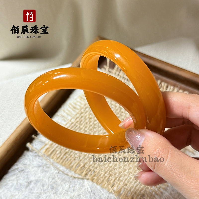 厂家外蒙料蜜蜡色黄色手镯玉镯质地细腻扁条玉手镯翡翠色玉器