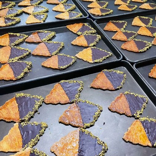 韩国同款被踩扁的大可颂饼干烘焙焦糖面包牛角酥奶香咖啡直销