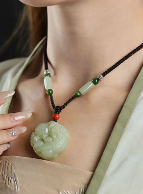 和田玉貔貅吊坠男女项链玉石情侣霸王貔恘送妈妈礼物厂家