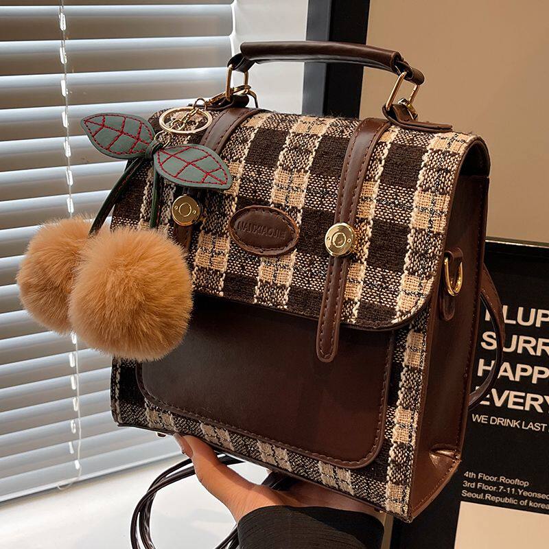 小众搭扣双肩背包女2025斜挎包ins单肩手提包ins小个子学生斜挎包