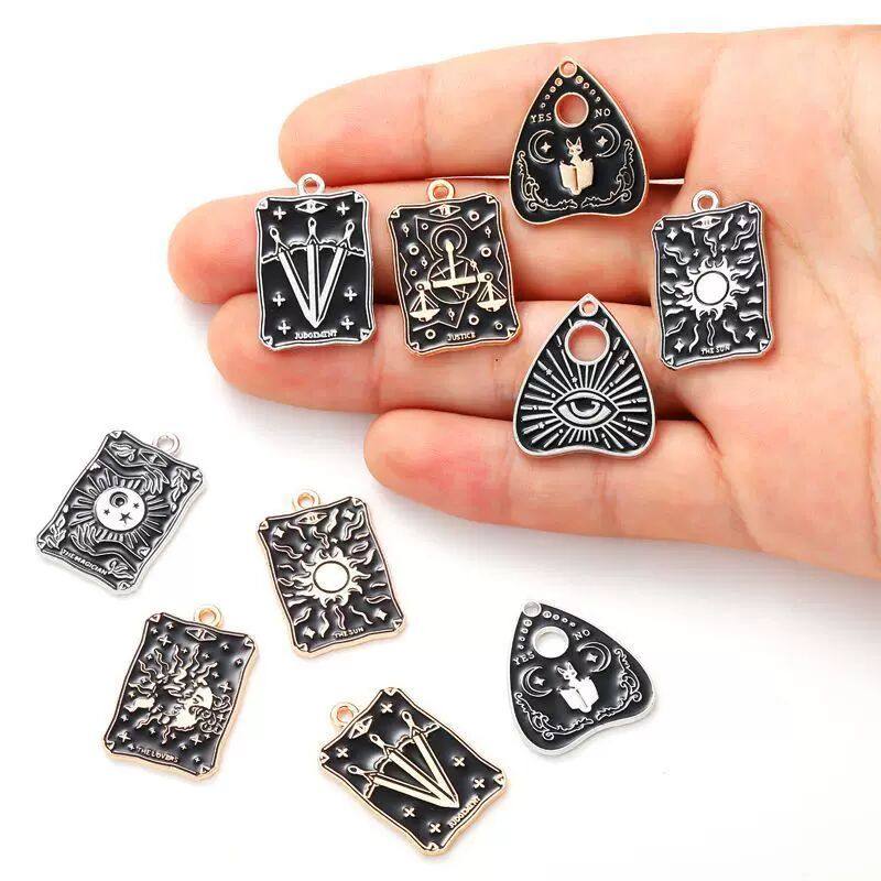15款黑色滴油合金复古方形塔罗牌卡牌个性创意项链耳环吊坠 W441,模玩/动漫/周边/娃圈三坑/桌游,桌游卡牌,淘宝优惠券,粉丝福利购,淘宝优惠卷