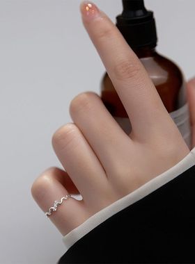 女士小指尾戒微镶波浪戒指女气质时尚通勤款ins小清新开口尾戒小