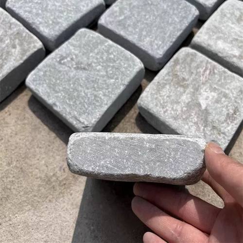 芝麻黑花岗岩马蹄石自然面 小方块654石材弹石砖滚磨石天然大理石