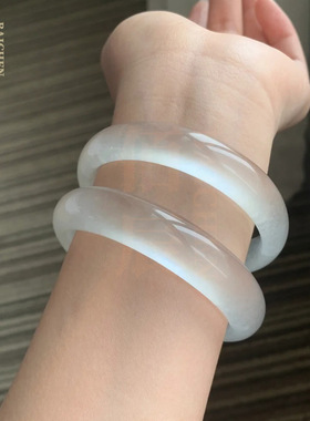 厂家新坑翡翠冰种手镯水沫玉白月光玉镯冰透石英岩玉手镯