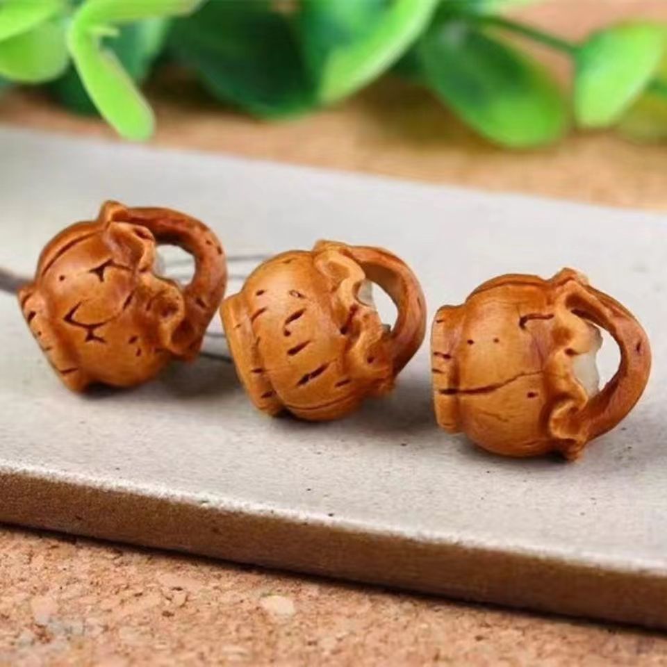 手工雕刻桃篮手工编织婴儿红绳精雕刻野生桃篮桃核手链宝宝成人伸