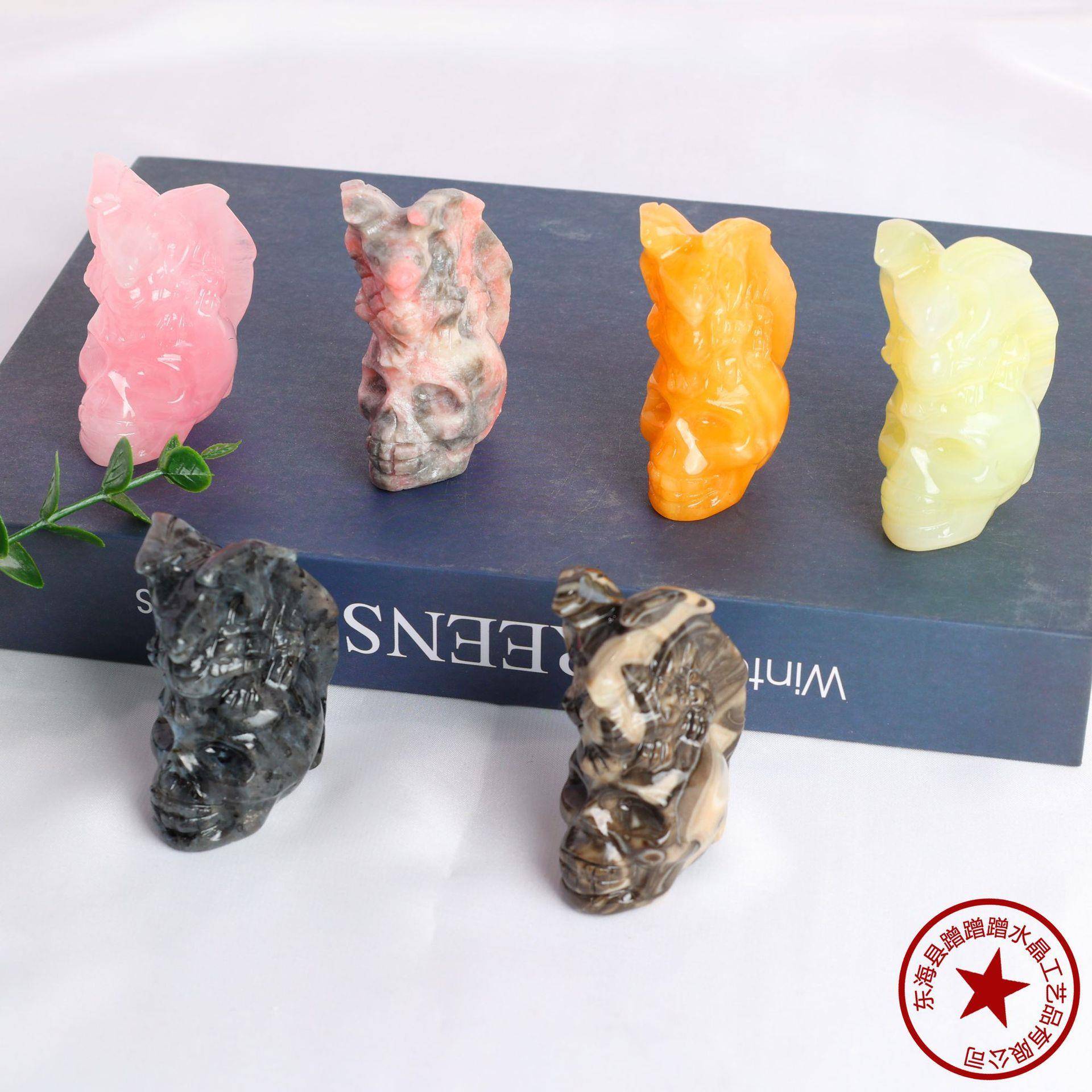 热销天然水晶雕刻件多材质头骨飞龙原石打磨工艺品摆件黄方解粉晶