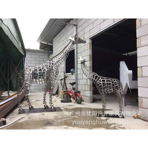 不锈钢镂空长颈鹿雕塑金属镂空景观园林雕塑