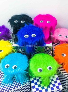 炸毛小怪a兽 黑色毛绒椅子小凳子蘑菇凳家居摆件拍照道具网红装饰